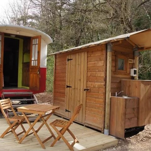 Chalet 2 personnes - Roulotte avec sanitaire - 1 chambre