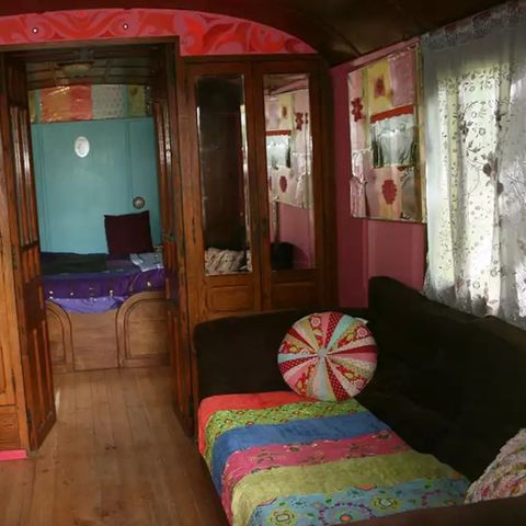 Chalet 2 personnes - Roulotte avec sanitaire - 1 chambre