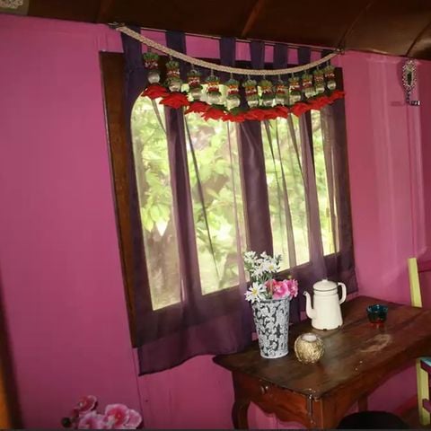 Chalet 2 personnes - Roulotte avec sanitaire - 1 chambre