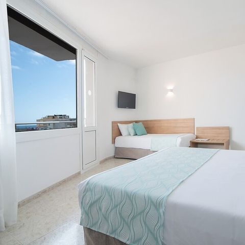 Kamer 3 personen - TWEEPERSOONSKAMER + EXTRA BED - BALKON - ONTBIJT INBEGREPEN