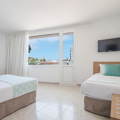 BEDROOM 3 people - DOUBLE ROOM + EXTRA BED - BALCONY - BREAKFAST INCLUDED