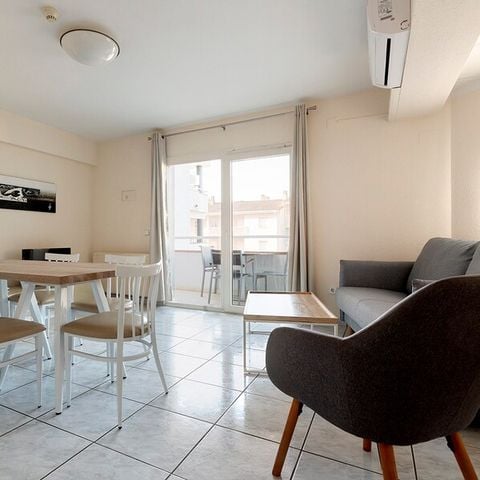 APARTEMENTO 5 personas - Piso de 2 habitaciones - 4 adultos + 1 niño (menor de 12 años) o 5 adultos