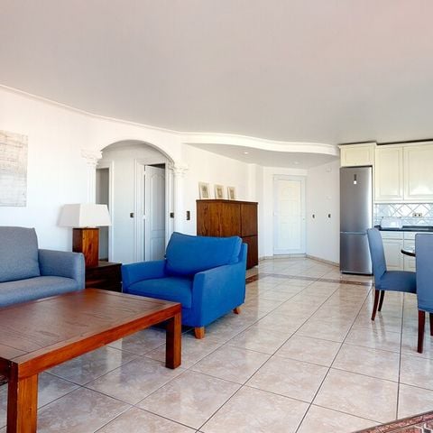 APARTEMENTO 5 personas - Piso de 2 habitaciones - 4 adultos + 1 niño ( - 12 años) o 5 adultos - Espacioso