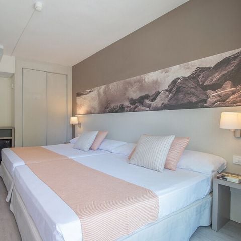 Kamer 3 personen - Tweepersoonskamer + extra bed - balkon