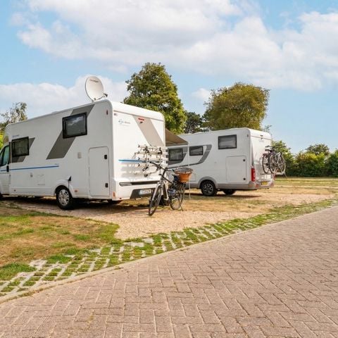 Parcela - Área de aparcamiento para autocaravanas