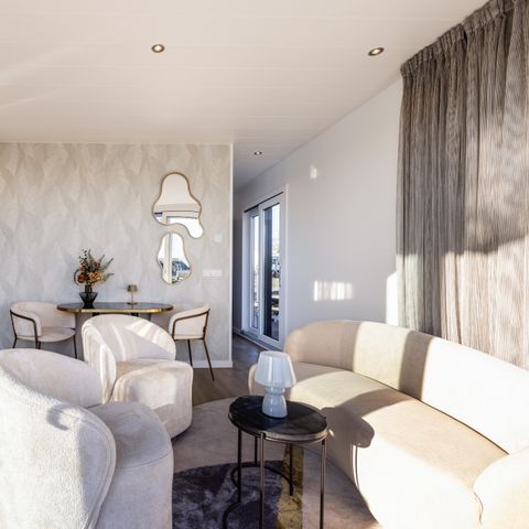 UNUSUAL ACCOMMODATION 4 people - Luxury accommodation on the water in Friesland