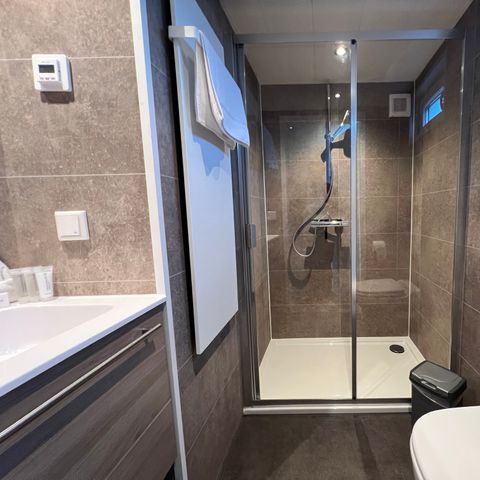 UNUSUAL ACCOMMODATION 4 people - Luxury accommodation on the water in Friesland (41)