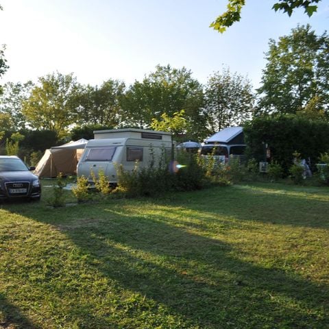 STAANPLAATS - Comfortpakket - Caravan- Tent- Camper - 2 personen - Elektriciteit inbegrepen