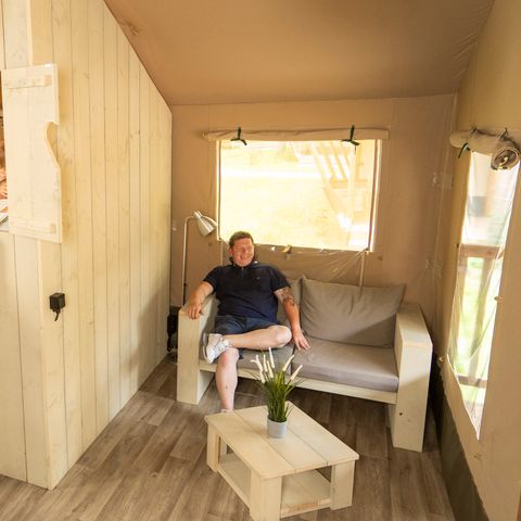 TIENDA DE LONA Y MADERA 6 personas - Albergue Tongasoa