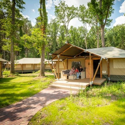 TIENDA DE LONA Y MADERA 6 personas - Albergue Tongasoa