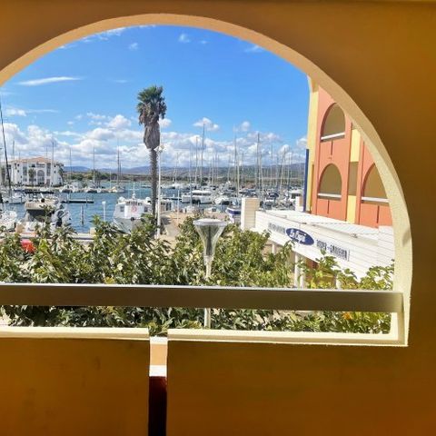 APARTMENT 3 people - "Vue Port" 1 Room - No baby bed available