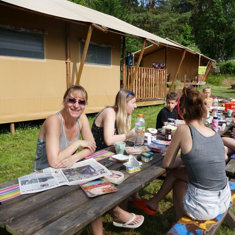 TENDA IN TELA E LEGNO 6 persone