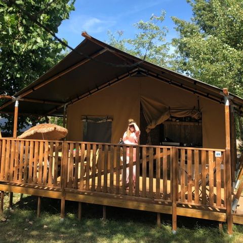 TENDA IN TELA E LEGNO 4 persone - compresi i servizi igienici