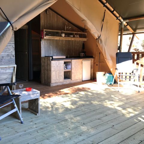 TENTE TOILE ET BOIS 6 personnes - y compris les installations sanitaires