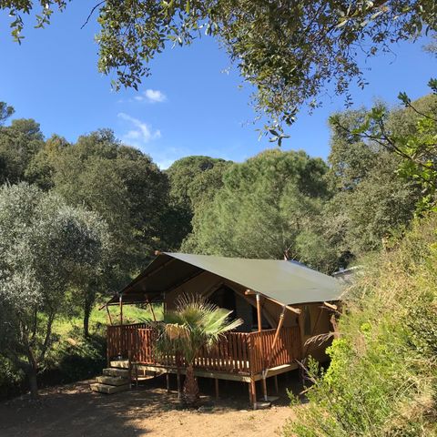 CANVAS AND WOOD TENT 6 people - including sanitary facilities