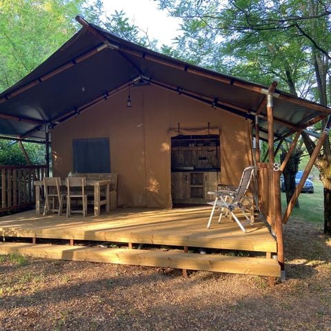 TENTE TOILE ET BOIS 6 personnes - y compris les installations sanitaires