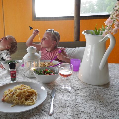 TENDA IN TELA E LEGNO 4 persone - compresi i servizi igienici