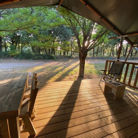 CANVAS AND WOOD TENT 4 people - including sanitary facilities