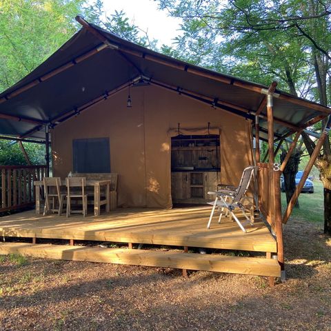 TENDA IN TELA E LEGNO 4 persone - compresi i servizi igienici