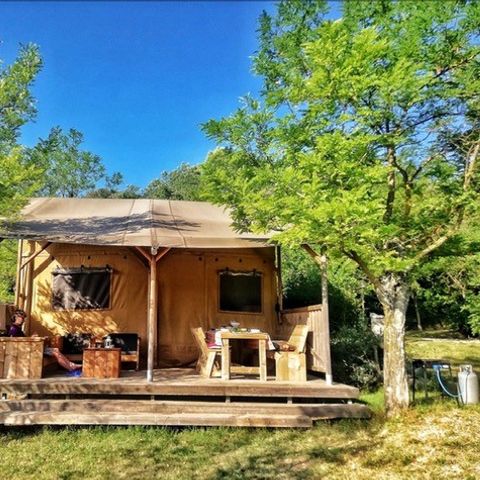 CANVAS AND WOOD TENT 6 people - including sanitary facilities