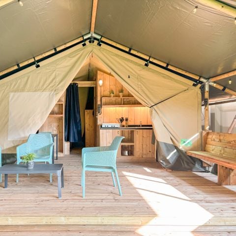 TENTE TOILE ET BOIS 4 personnes - y compris les installations sanitaires