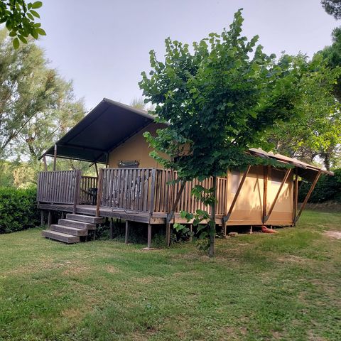 TENDA IN TELA E LEGNO 6 persone - compresi i servizi igienici