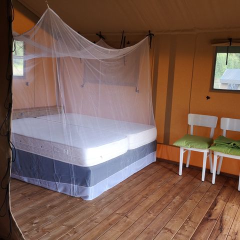 TIENDA DE LONA Y MADERA 4 personas