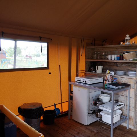 TIENDA DE LONA Y MADERA 4 personas
