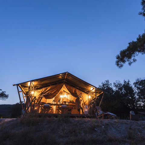 TENDA IN TELA E LEGNO 4 persone - incl. servizi igienici e aria condizionata (ADVENTURE COMFORT)