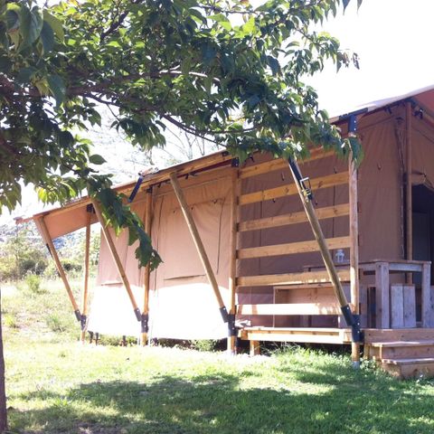 CANVAS AND WOOD TENT 6 people - including sanitary facilities