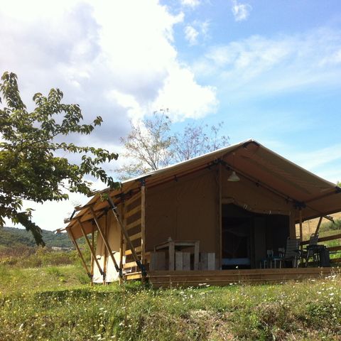 TENTE TOILE ET BOIS 6 personnes - y compris les installations sanitaires