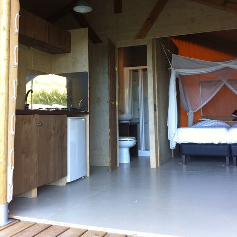 CANVAS AND WOOD TENT 6 people - Incl. sanitary facilities