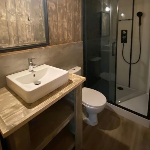 TENTE TOILE ET BOIS 6 personnes - Installations sanitaires incluses