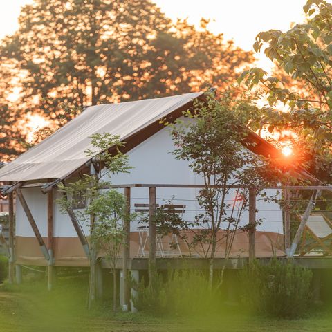 Tenda 2 persone - glamping, toilette privata, lavandino e vasca da bagno all'aperto 15m².