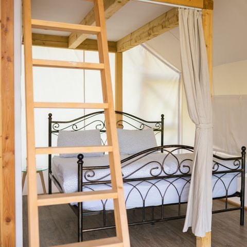 Canvas and wooden tent 5 persons - Glamping with bathroom, Amber 40 m2
