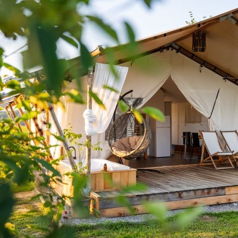 Canvas and wooden tent 6 persons - Glamping with bathroom and bath, 54m2