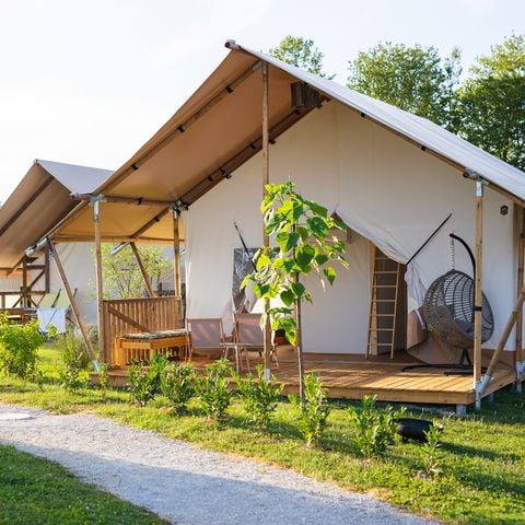 Tente en toile et en bois 5 personnes - Tente Glamping avec Salle de Bain, Amber 44 m², Premium - JACUZZI