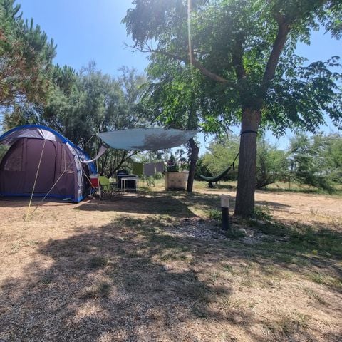 Stellplatz - Stellplatz für ein Zelt und ein Auto/Motorrad (eine Person im Preis inbegriffen)