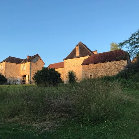 EMPLACEMENT - Emplacement en dur pour les camping-cars