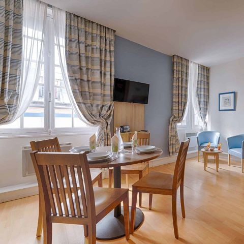 Apartement 7 Personen - G/292_2/3 ZIMMER 7 PERSONEN STRASSENSEITE