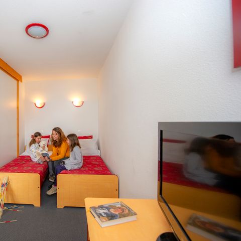 Piso 6 personas - G/26_3 HABITACIONES 6 PERSONAS