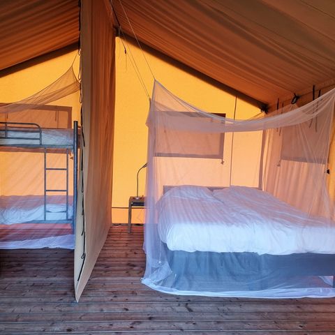 CANVAS AND WOOD TENT 4 people