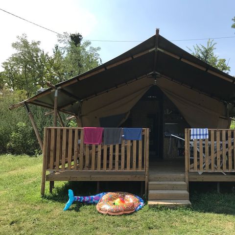 TENTE TOILE ET BOIS 4 personnes - y compris les installations sanitaires