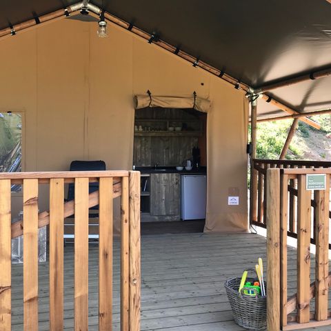 TENDA IN TELA E LEGNO 4 persone - compresi i servizi igienici