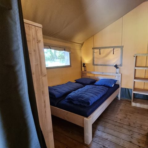 TENTE TOILE ET BOIS 4 personnes - y compris les installations sanitaires