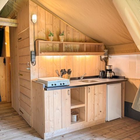 TENDA IN TELA E LEGNO 6 persone - compresi i servizi igienici