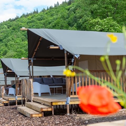 CANVAS AND WOOD TENT 4 people - including sanitary facilities