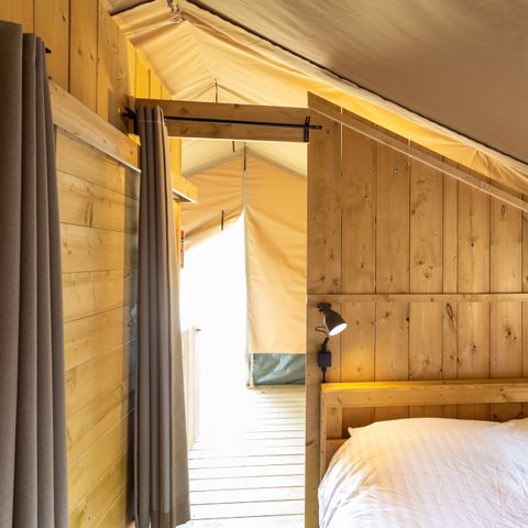 TENTE TOILE ET BOIS 4 personnes - y compris les installations sanitaires