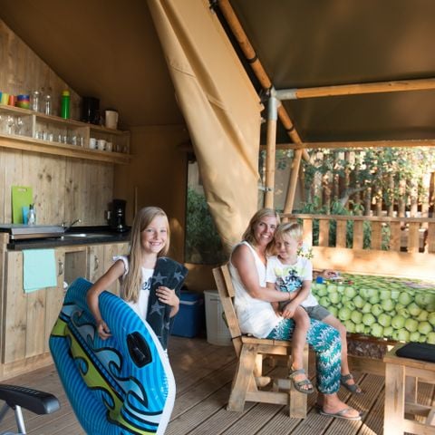 TENDA IN TELA E LEGNO 4 persone - compresi i servizi igienici