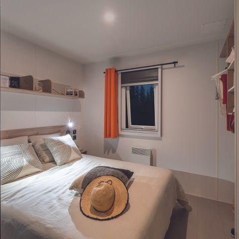 Stacaravan 4 personen - Premium stacaravan - 2 slaapkamers - halfoverdekt terras 